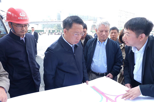 南昌市委副書記、市長劉建洋視察洪都大道快速化改造工程
